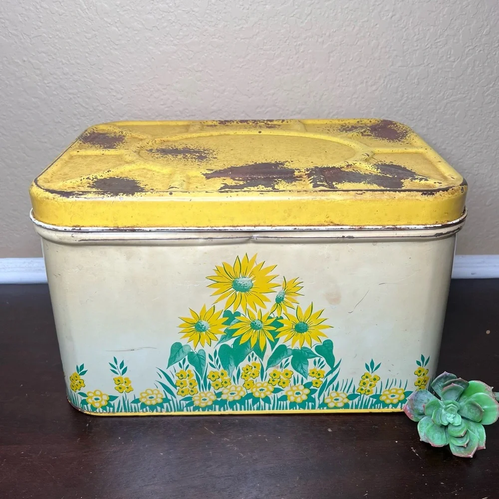Vintage 1950s/1960s Tin Bread Box, Vented Baked Goods Storage, Country Kitchen